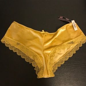 NWT VS Panties Large